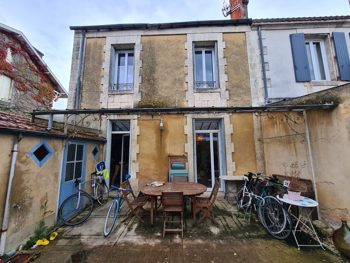Un ravalement de façade nécessaire pour cette maison de ville à Nantes