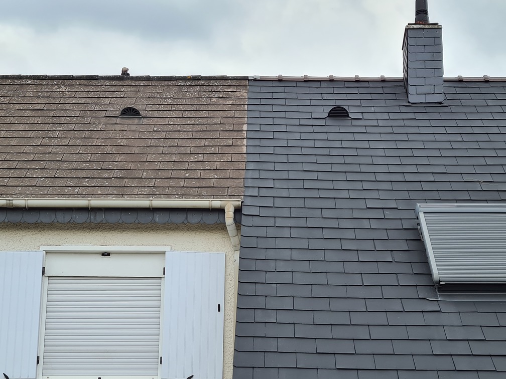 Toiture fibro-ciment après mise en peinture (avant/après)