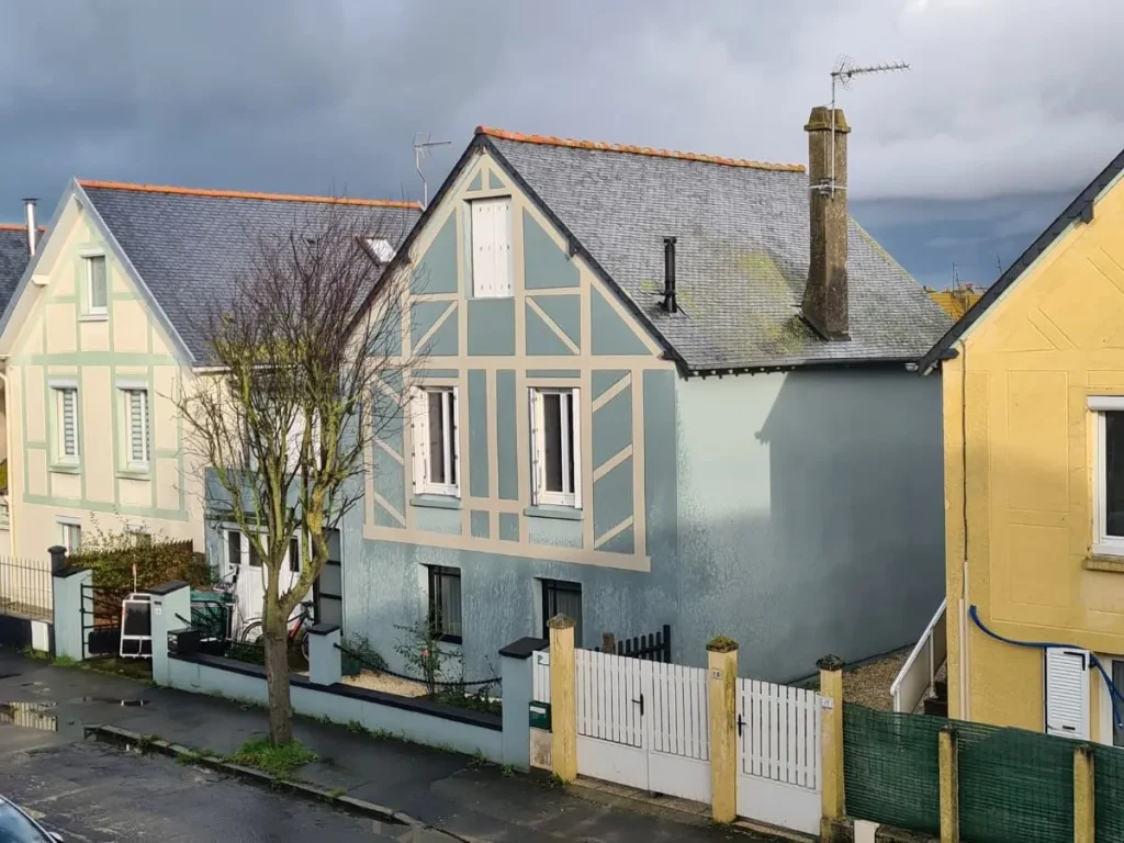 Quand faut-il ravaler la façade de sa maison ? Le guide pratique des propriétaires