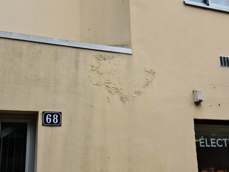 Garanties et assurances en ravalement de façade : ce qu’il faut savoir à Nantes et dans son agglomération
