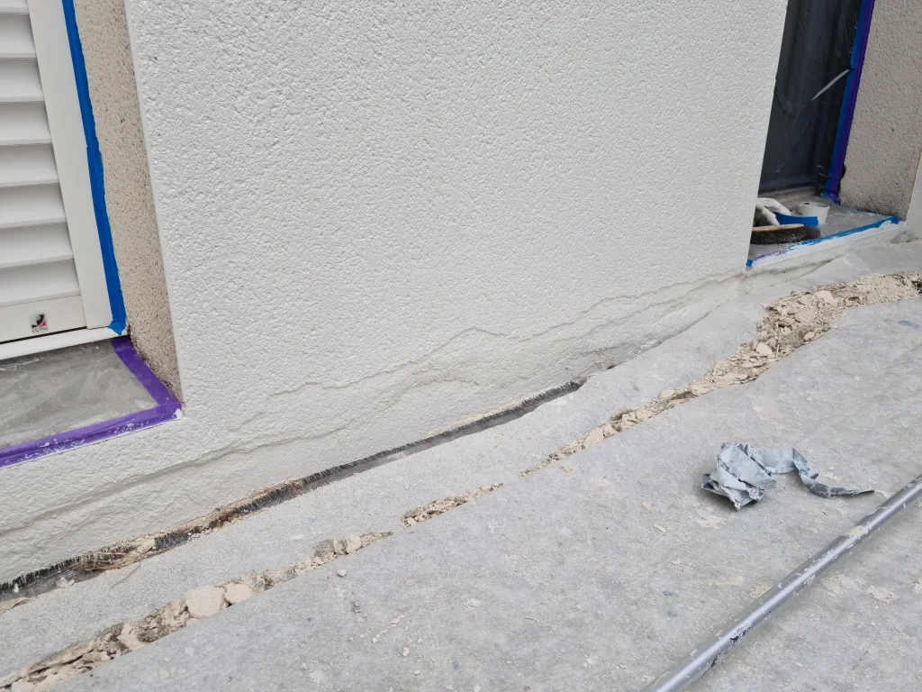 les effets de mèche, un phénomène de remontée capillaire ne touchant que l’enduit