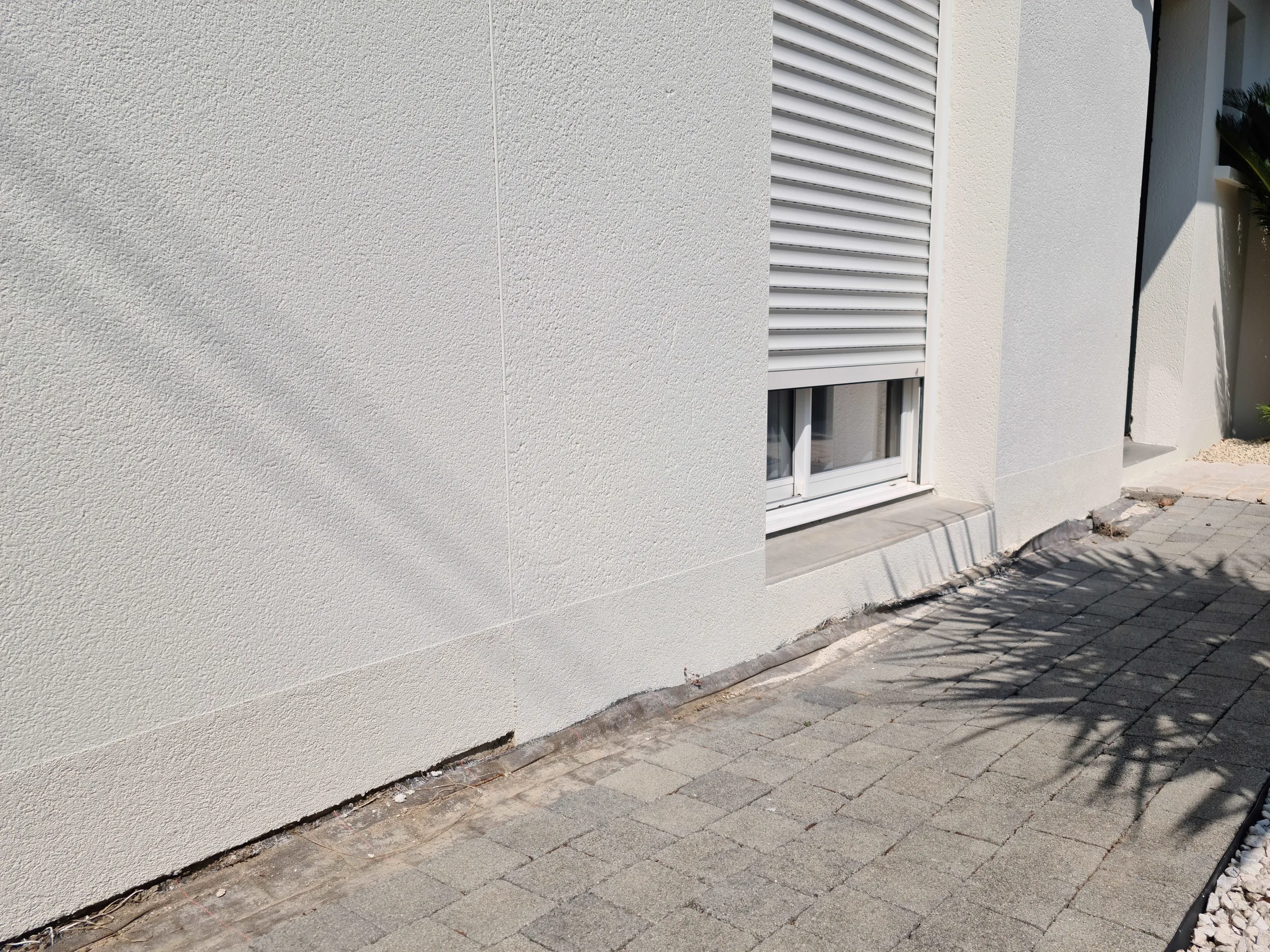 Refaire les enduits en pied de mur