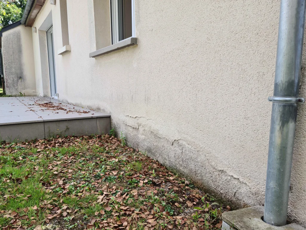de nombreuses maisons construites entre les années 1990 et 2000 présentent aujourd’hui des désordres liés à l’humidité