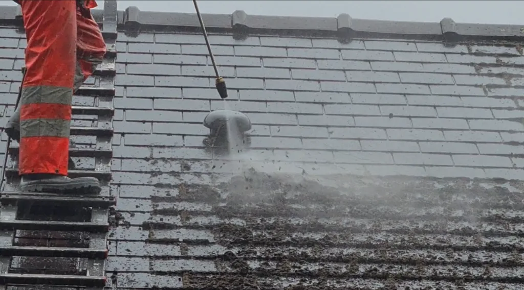 nettoyage d’une toiture en ardoise