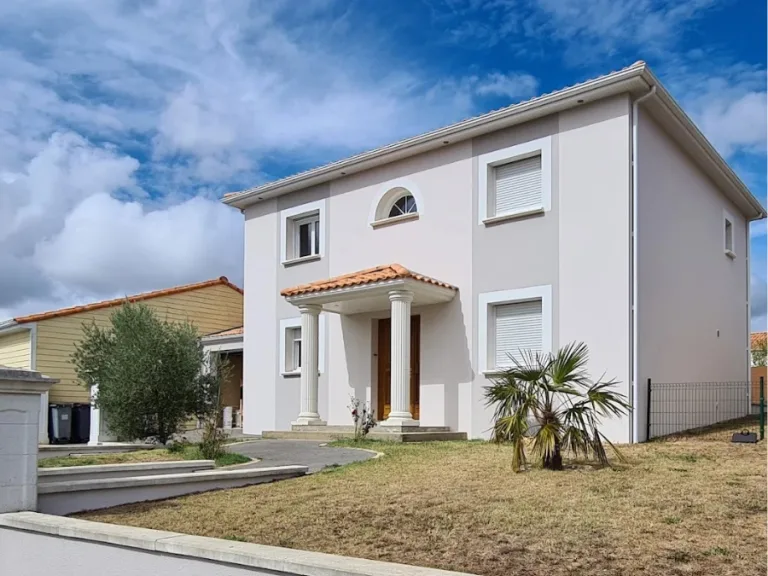 Ravalement par peinture et revêtement souple