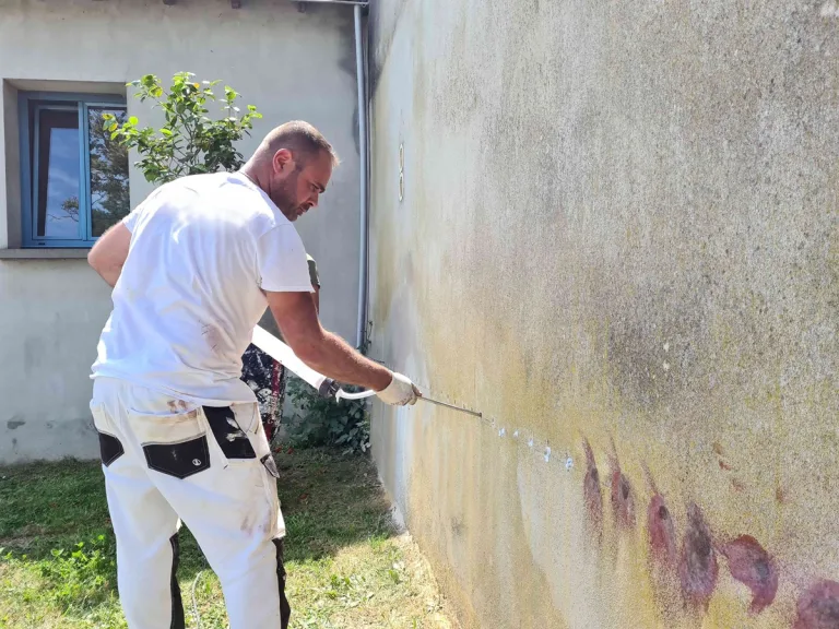 entreprise spécialiste dans le traitement des remontées humides dans murs à Nantes