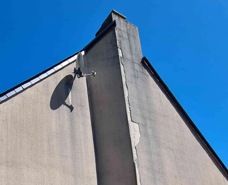 Enduit de façade qui se dégrade ou qui tombe : comprendre les causes et choisir les bonnes solutions