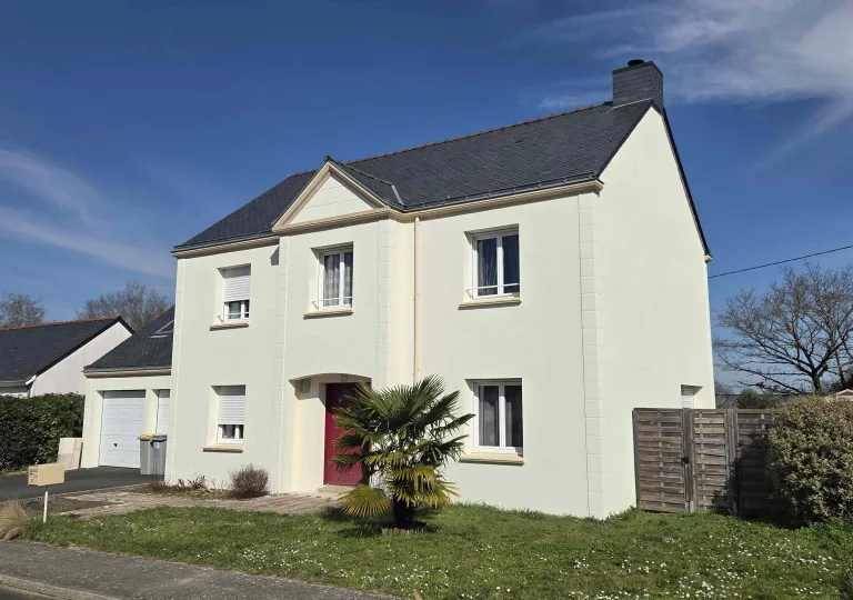 Ravalement d’une maison des années 2000 à Carquefou : pourquoi ne pas attendre ?