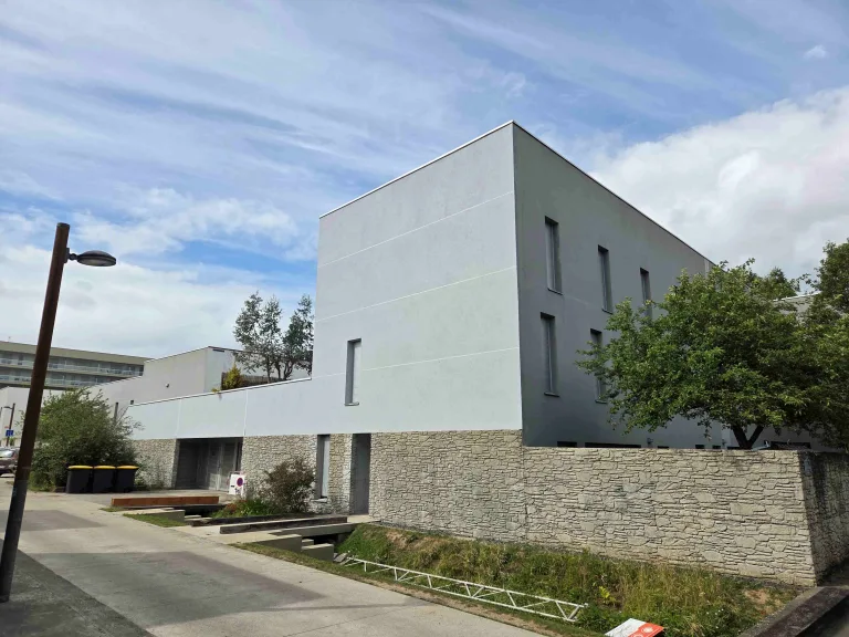 Ravalement immeuble à Nantes : une rénovation technique au service de la durabilité