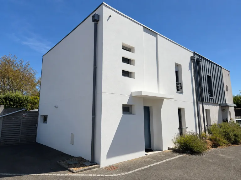 Ravalement au sud de Nantes : protéger une façade récente avant sa dégradation
