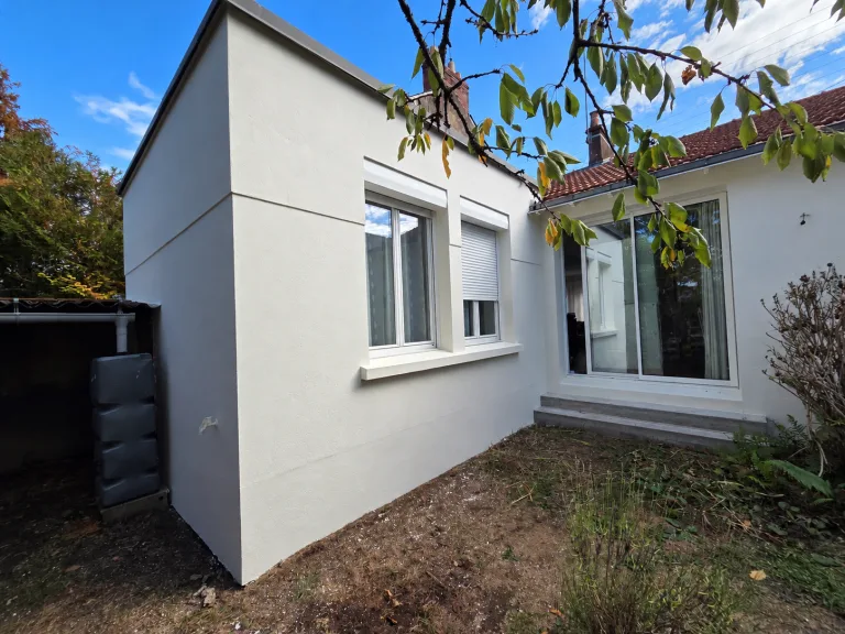 Ravalement d’une maison des années 1930 avec extension à Nantes